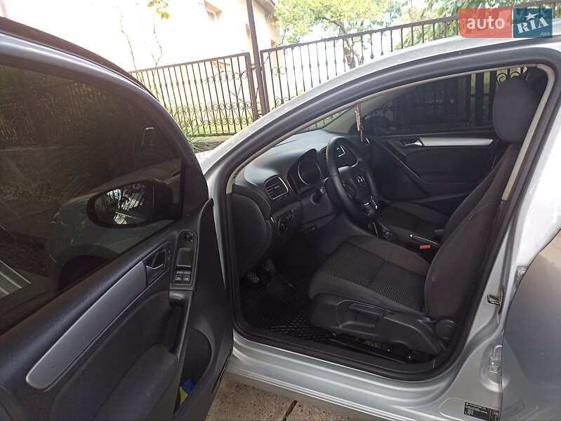 Хэтчбек Volkswagen Golf 2012 в Виноградове