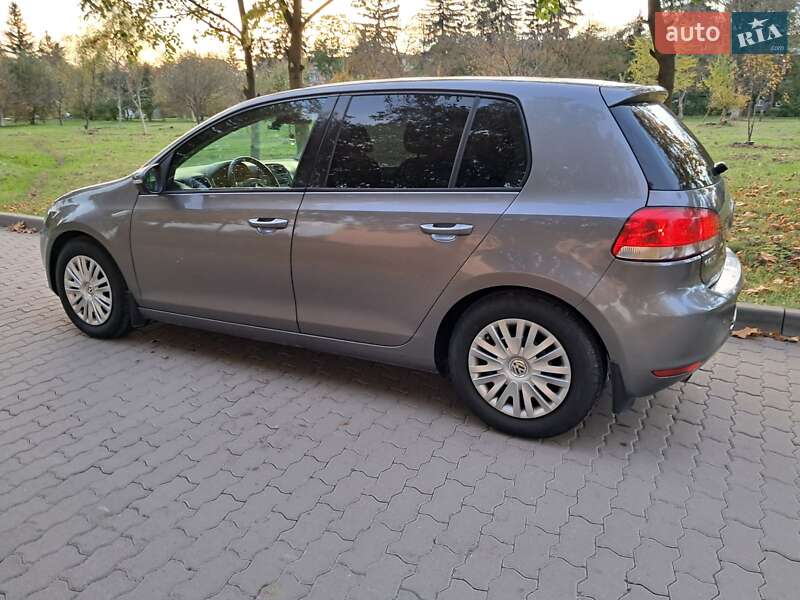 Хэтчбек Volkswagen Golf 2010 в Львове