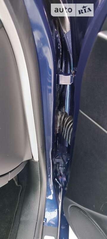 Хетчбек Volkswagen Golf 2002 в Гадячі