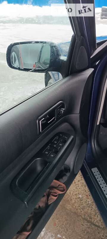 Хетчбек Volkswagen Golf 2002 в Гадячі