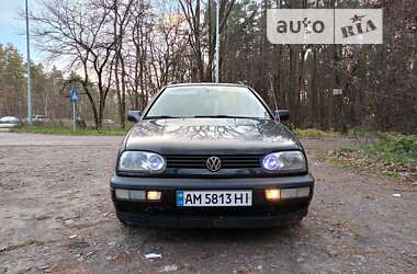 Универсал Volkswagen Golf 1995 в Дубровице