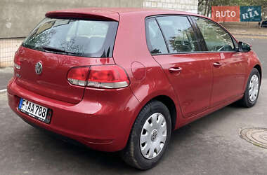 Хэтчбек Volkswagen Golf 2010 в 