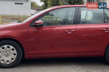 Хэтчбек Volkswagen Golf 2010 в 