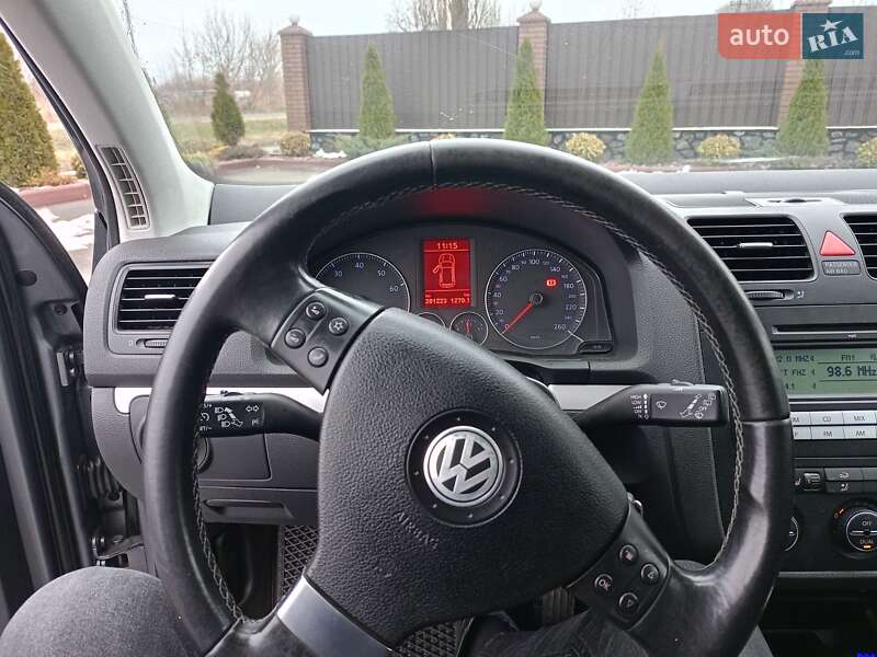 Хетчбек Volkswagen Golf 2008 в Благовіщенську