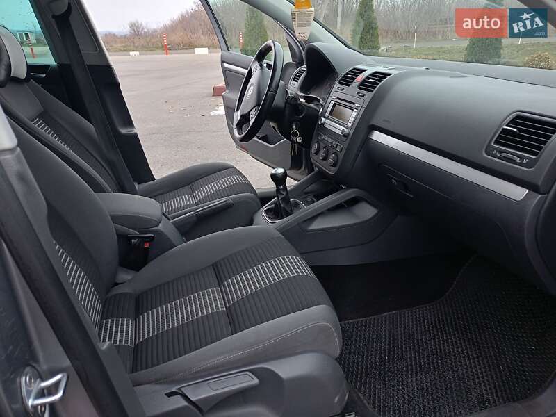 Хетчбек Volkswagen Golf 2008 в Благовіщенську