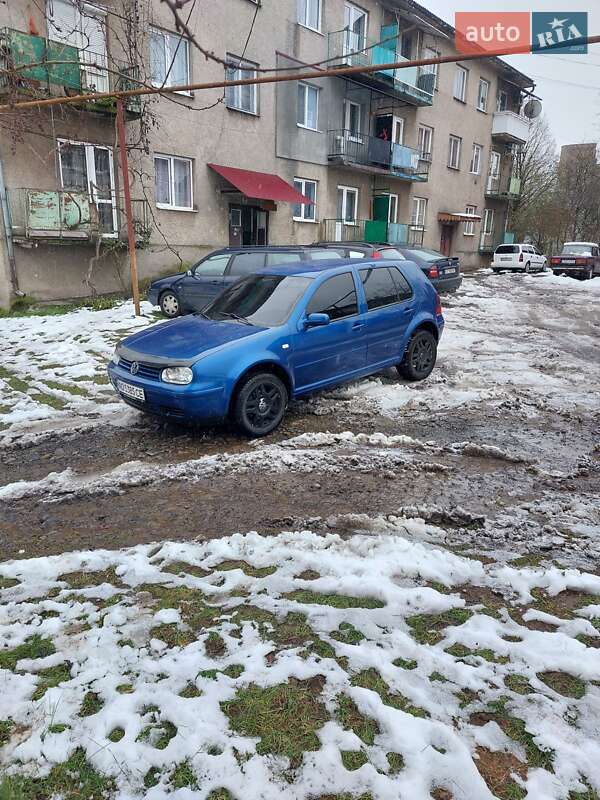 Хетчбек Volkswagen Golf 2001 в Перечині