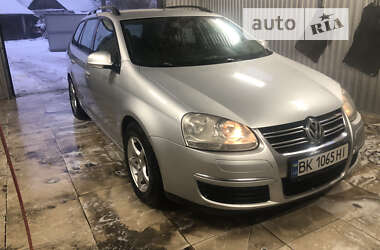 Універсал Volkswagen Golf 2008 в Сарнах