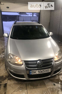 Універсал Volkswagen Golf 2008 в Сарнах