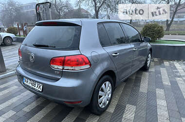 Хэтчбек Volkswagen Golf 2010 в Ужгороде