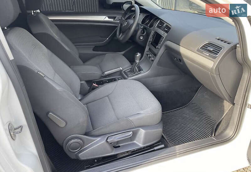 Хетчбек Volkswagen Golf 2014 в Яворові