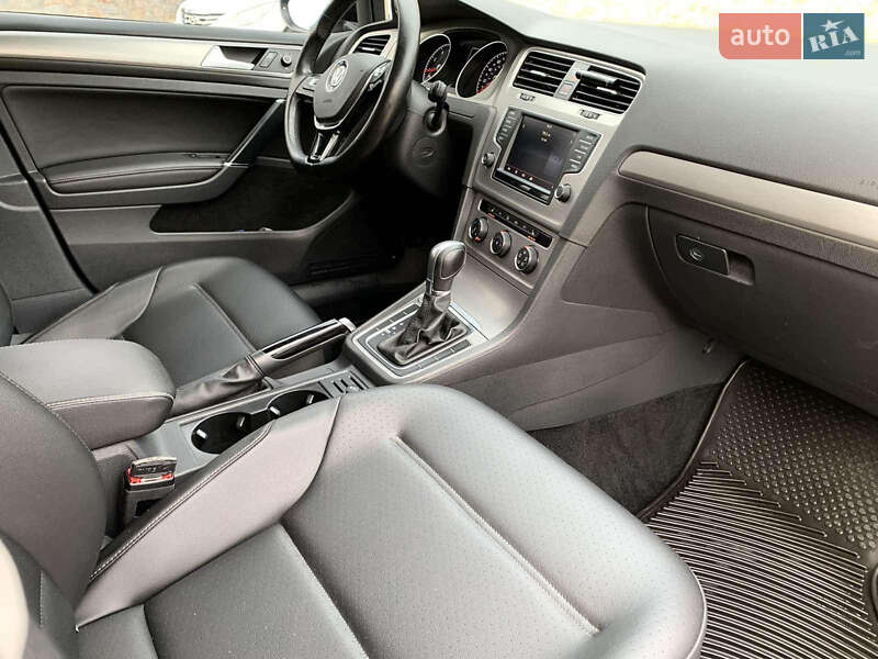 Универсал Volkswagen Golf 2016 в Одессе
