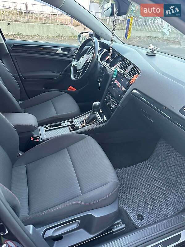 Універсал Volkswagen Golf 2017 в Врадіївці