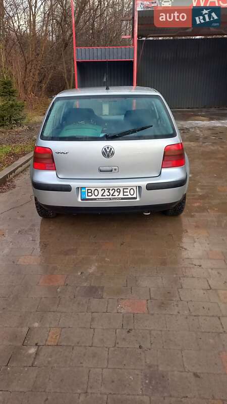 Хетчбек Volkswagen Golf 2002 в Чемерівцях