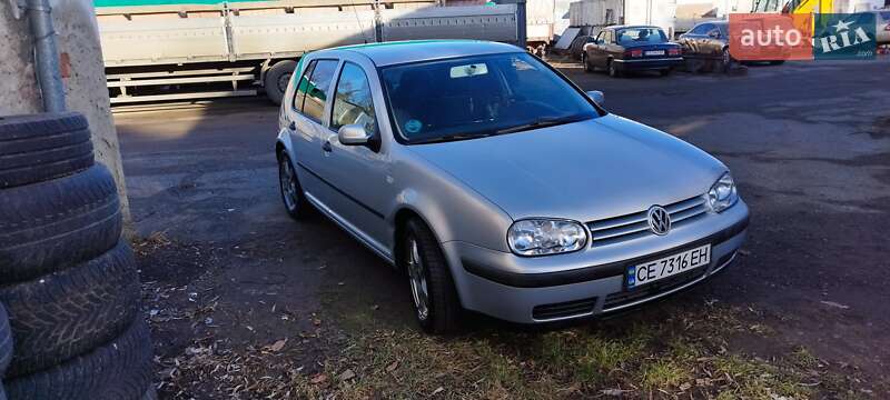 Хетчбек Volkswagen Golf 2000 в Чернівцях