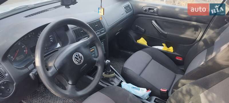 Хетчбек Volkswagen Golf 2000 в Чернівцях