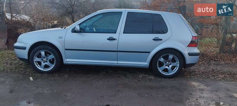 Хетчбек Volkswagen Golf 2000 в Чернівцях