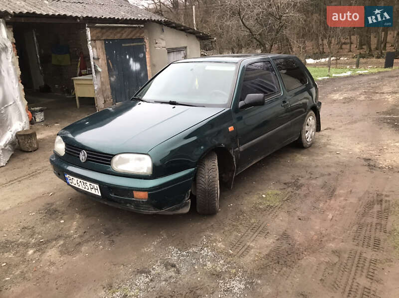 Хэтчбек Volkswagen Golf 1995 в Самборе