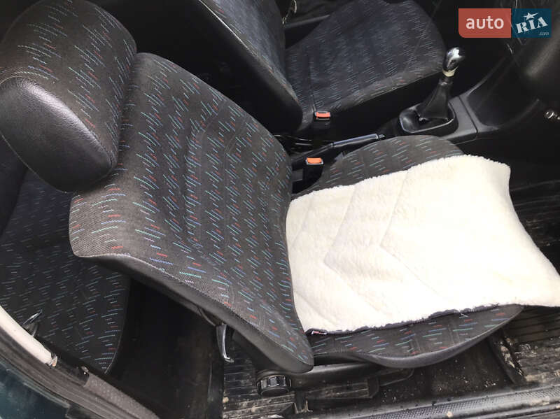 Хэтчбек Volkswagen Golf 1995 в Самборе