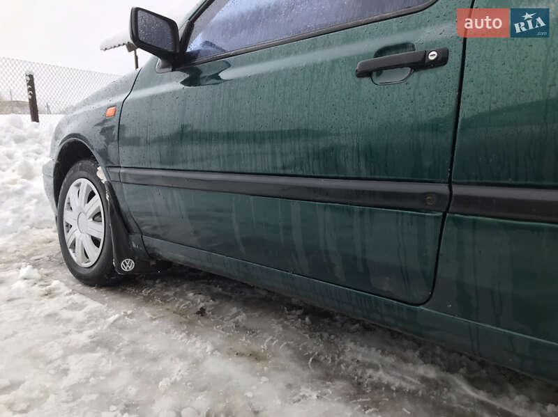 Хэтчбек Volkswagen Golf 1995 в Самборе