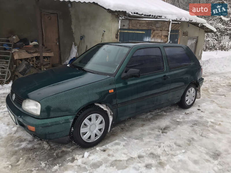 Хэтчбек Volkswagen Golf 1995 в Самборе