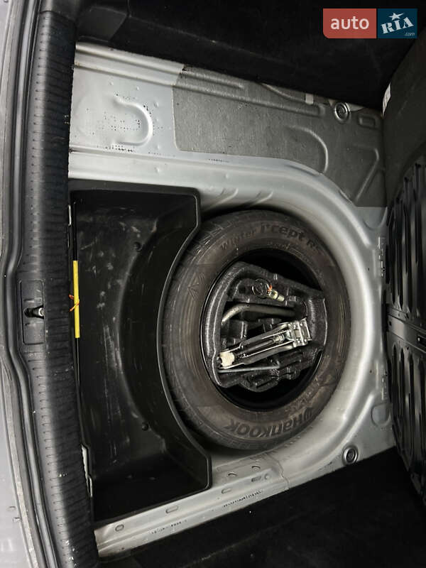 Універсал Volkswagen Golf 2005 в Звягелі