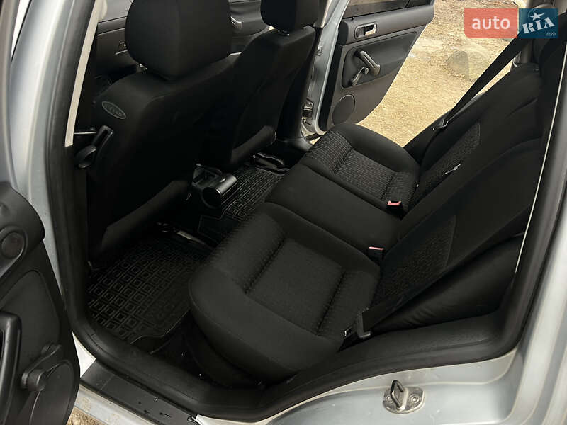 Універсал Volkswagen Golf 2005 в Звягелі