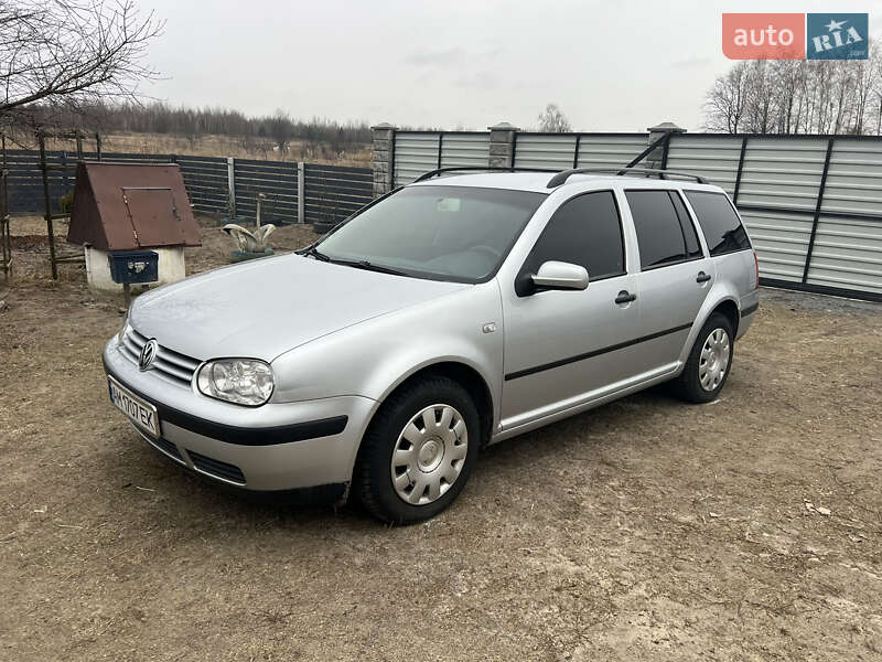Універсал Volkswagen Golf 2005 в Звягелі