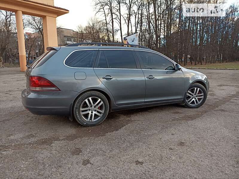 Універсал Volkswagen Golf 2010 в Івано-Франківську
