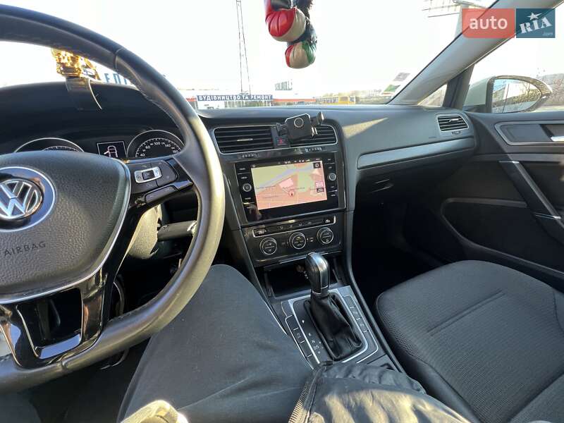 Универсал Volkswagen Golf 2018 в Ужгороде