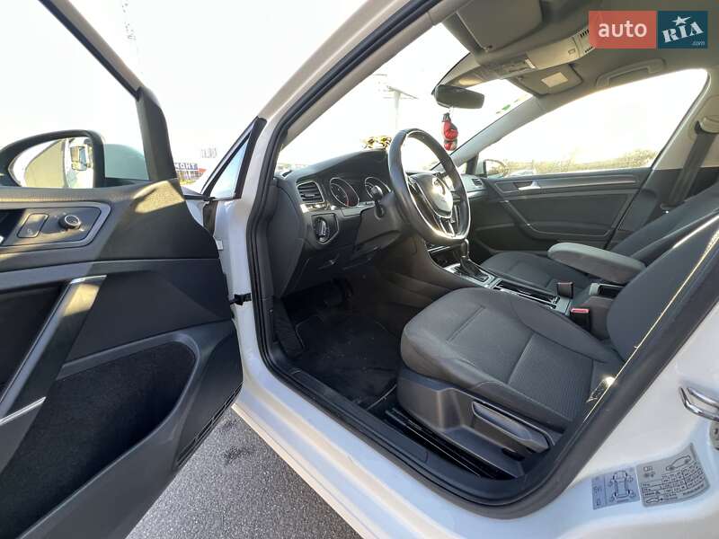 Универсал Volkswagen Golf 2018 в Ужгороде