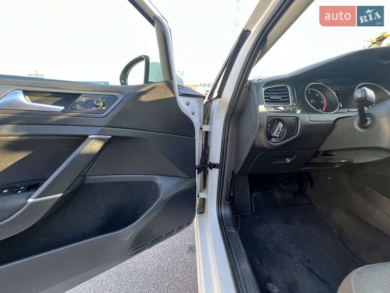 Универсал Volkswagen Golf 2018 в Ужгороде