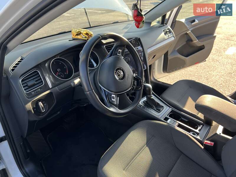 Универсал Volkswagen Golf 2018 в Ужгороде