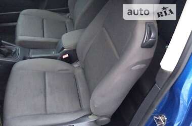 Хетчбек Volkswagen Golf 2003 в Краснограді