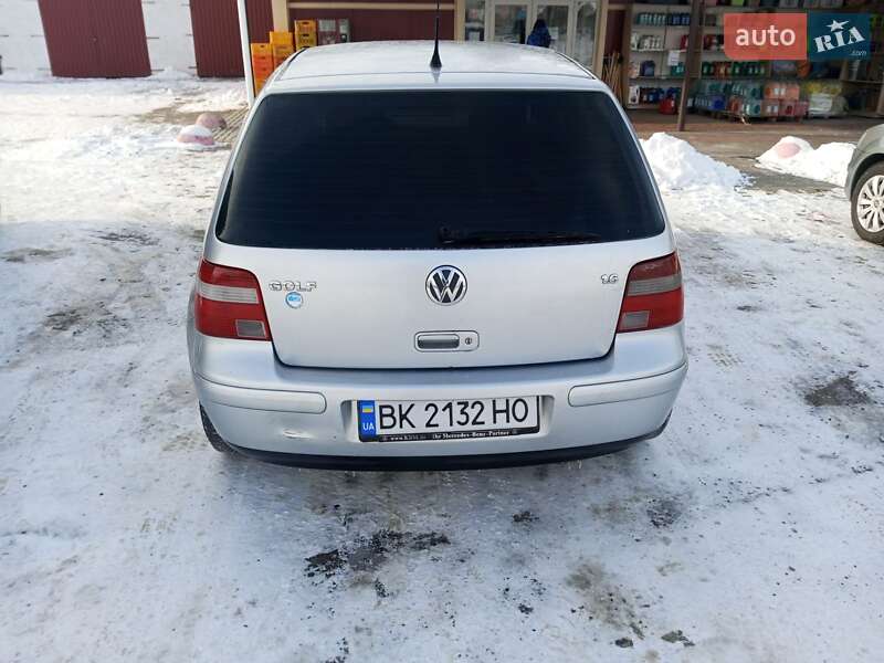 Хетчбек Volkswagen Golf 2003 в Рівному