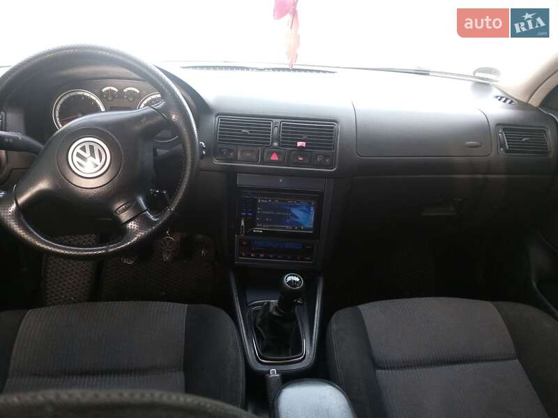 Хетчбек Volkswagen Golf 2003 в Рівному