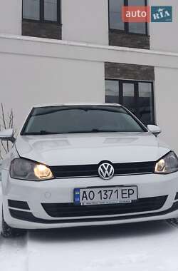 Хетчбек Volkswagen Golf 2017 в 