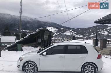 Хетчбек Volkswagen Golf 2017 в 