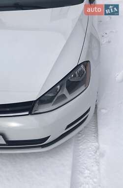 Хетчбек Volkswagen Golf 2017 в 