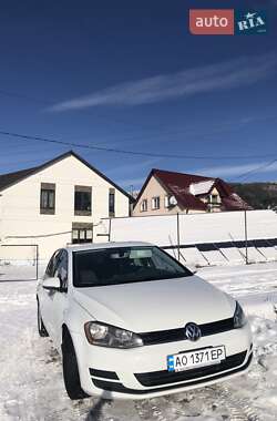 Хетчбек Volkswagen Golf 2017 в 