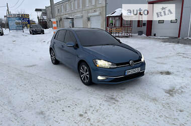 Хетчбек Volkswagen Golf 2017 в Сумах