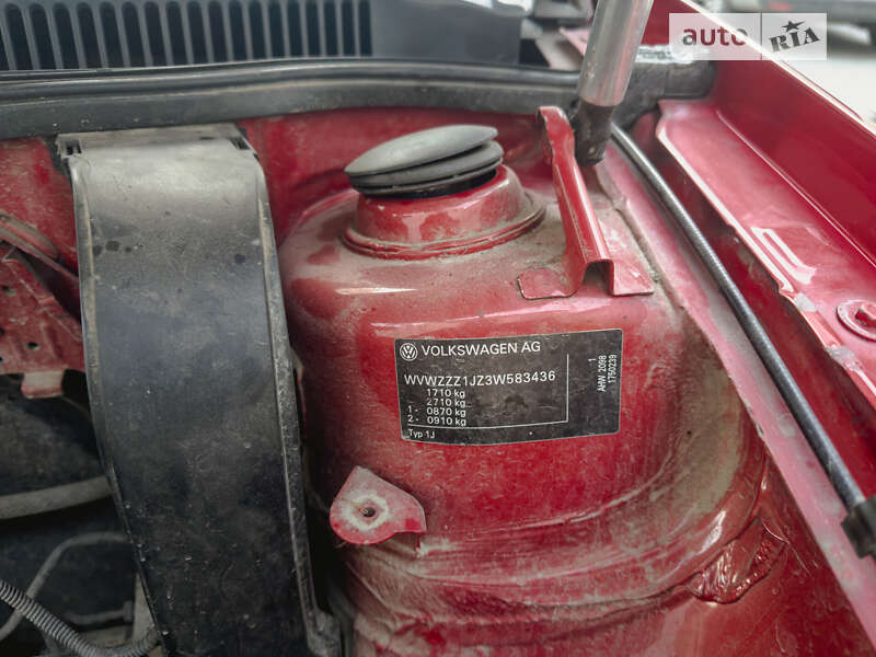 Хетчбек Volkswagen Golf 2003 в Львові