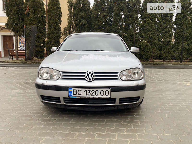 Хэтчбек Volkswagen Golf 2002 в Яворове