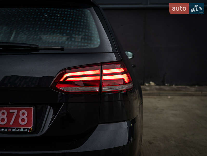 Універсал Volkswagen Golf 2020 в Києві