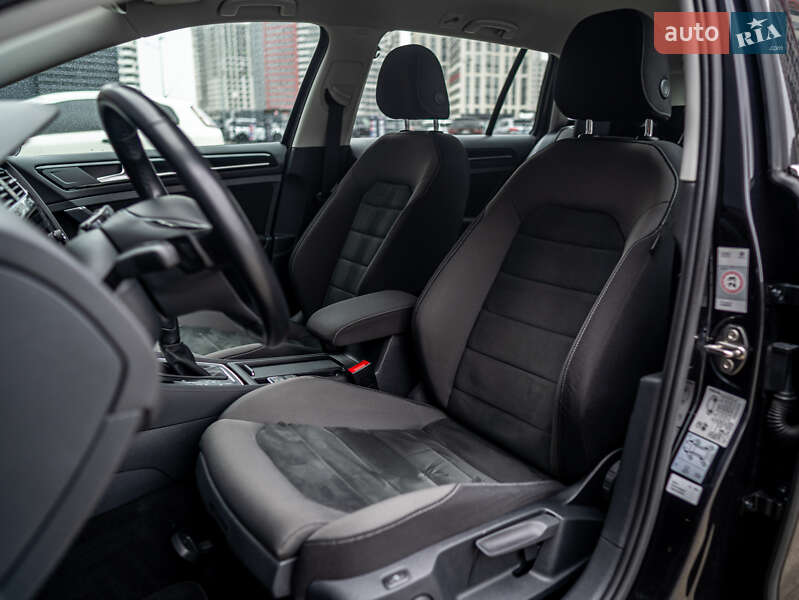 Універсал Volkswagen Golf 2020 в Києві