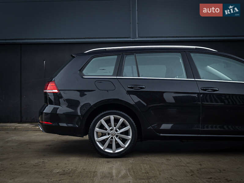 Універсал Volkswagen Golf 2020 в Києві