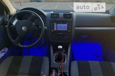 Хетчбек Volkswagen Golf 2008 в 