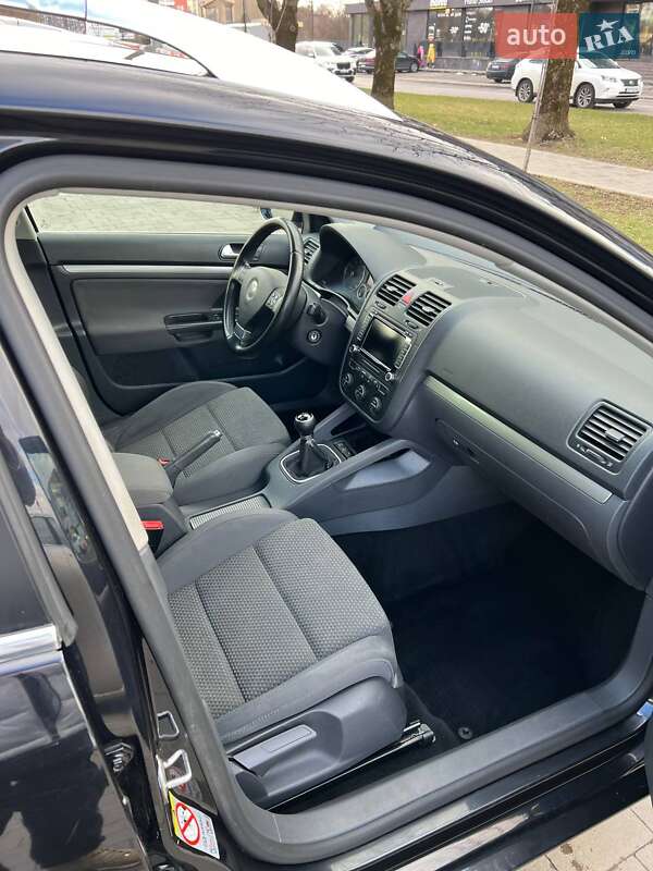 Универсал Volkswagen Golf 2009 в Ужгороде