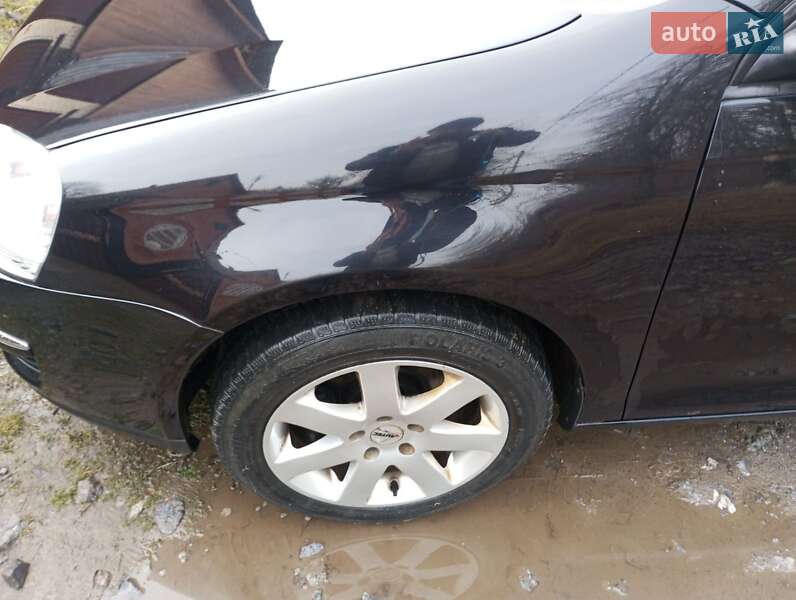 Универсал Volkswagen Golf 2008 в Гнивани