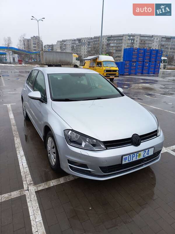 Хэтчбек Volkswagen Golf 2016 в Ромнах