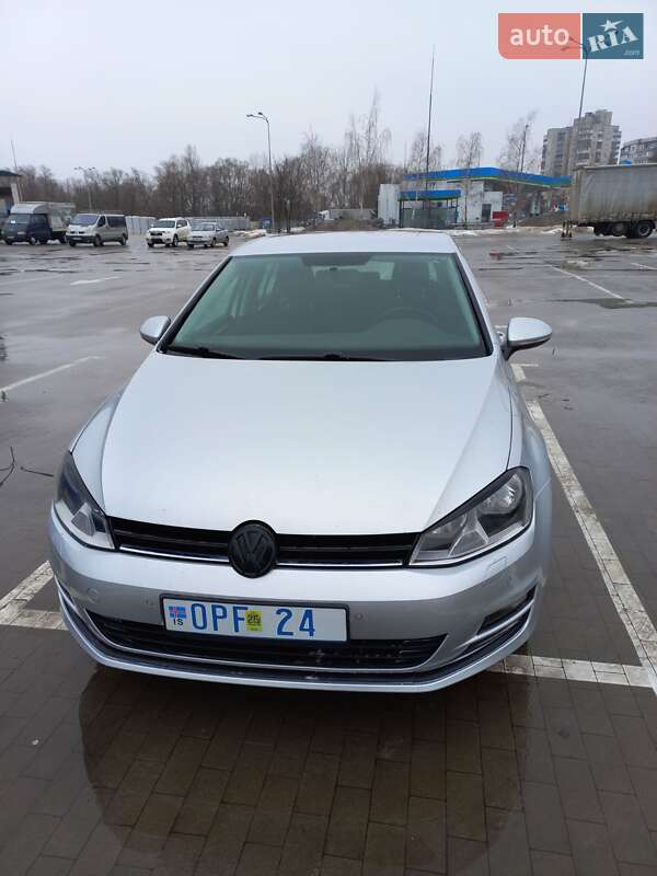 Хэтчбек Volkswagen Golf 2016 в Ромнах